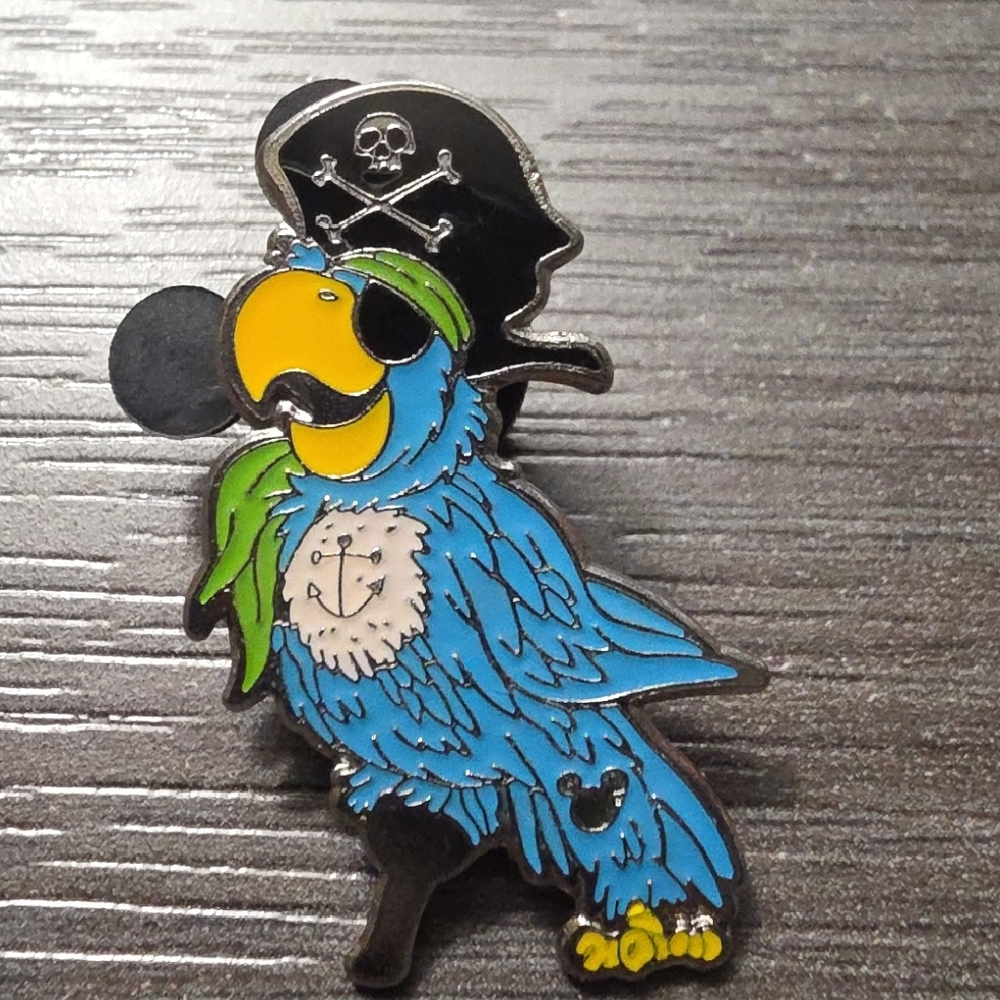 Disney Pin – Hidden Mickey Parrot (2 of 4)! 🦜✨ Disney Collector Trading Pin
